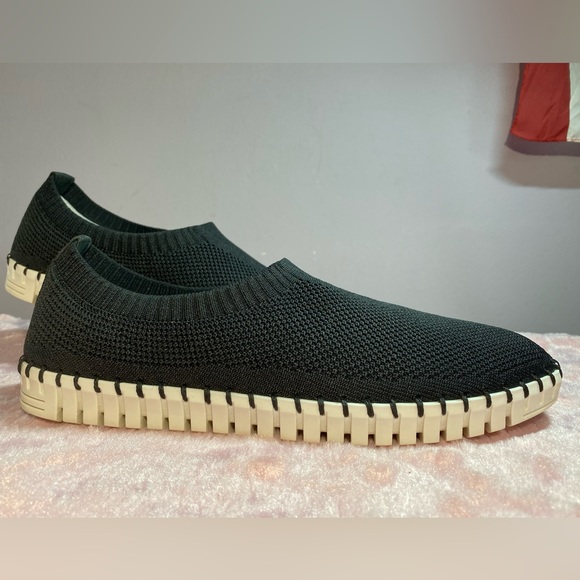 Lucy Black Slip On by Eric Michaels - Picture 5 of 9